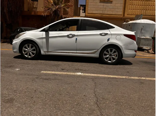 Car image 8