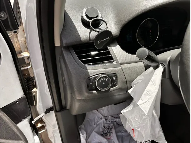 Car image 26