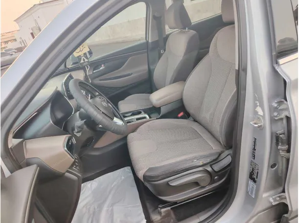 Car image 12
