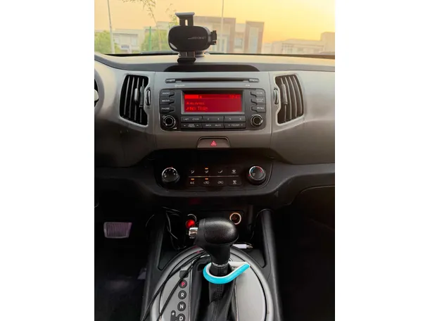 Car image 13