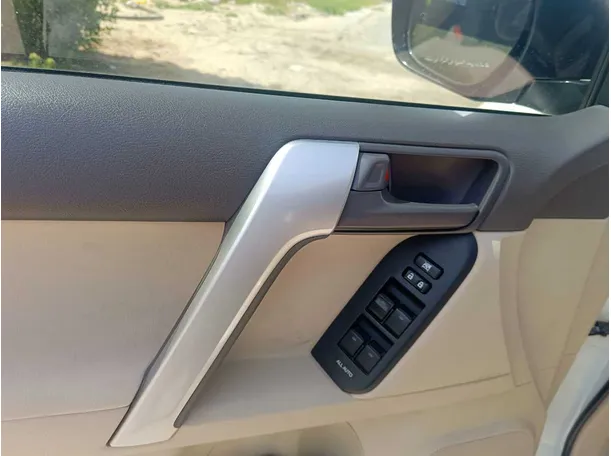 Car image 29