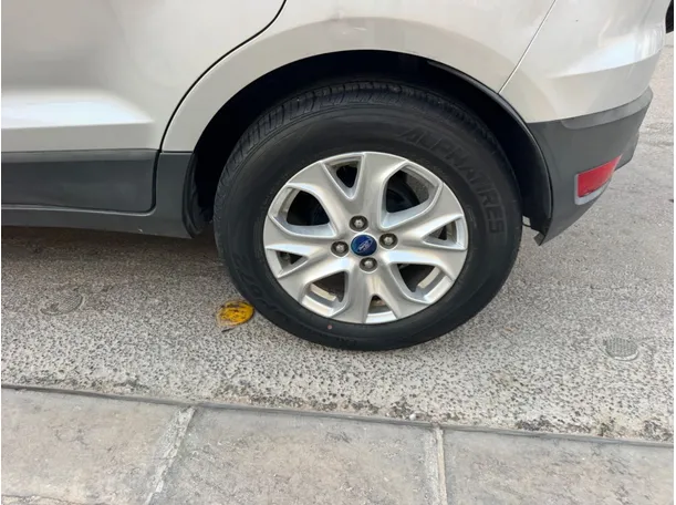 Car image 9
