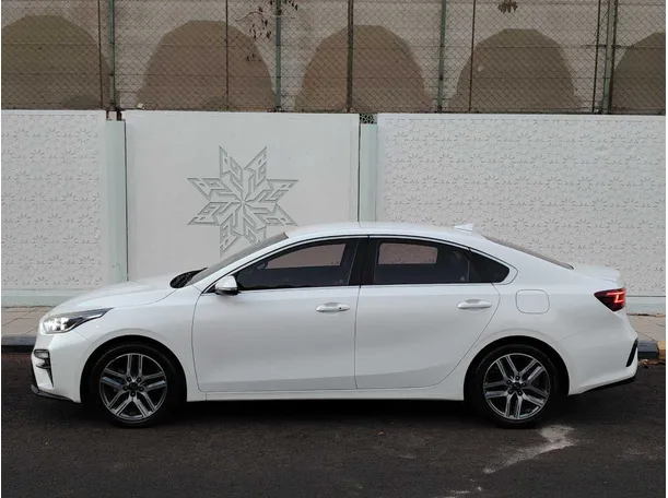 Car image 10