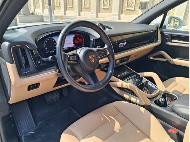 Car image 11