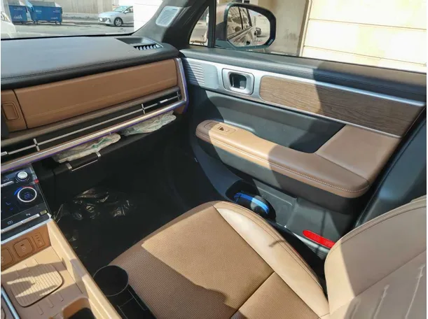 Car image 26