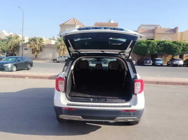 Car image 22