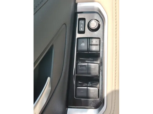 Car image 32