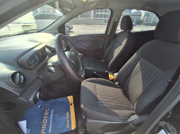 Car image 12