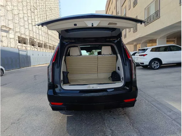 Car image 30