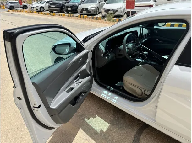 Car image 10