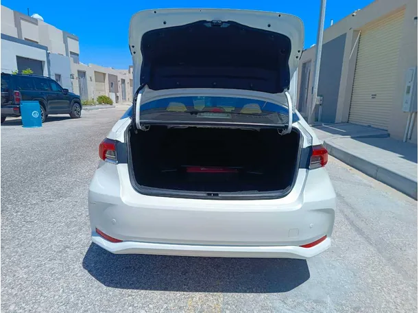 Car image 25