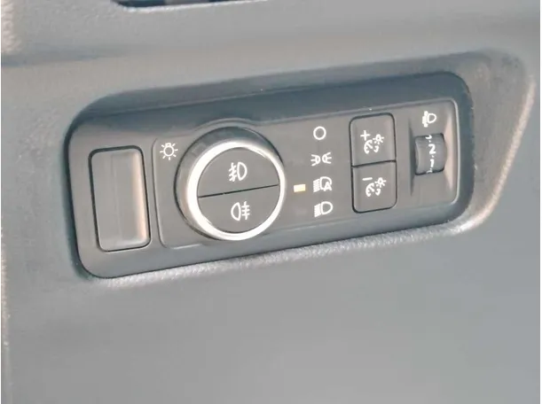 Car image 32