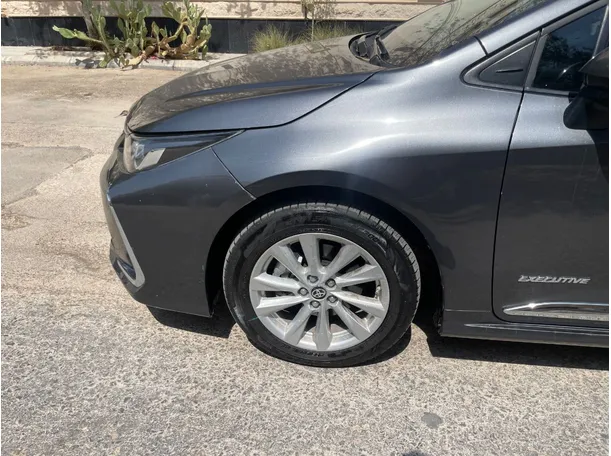Car image 9