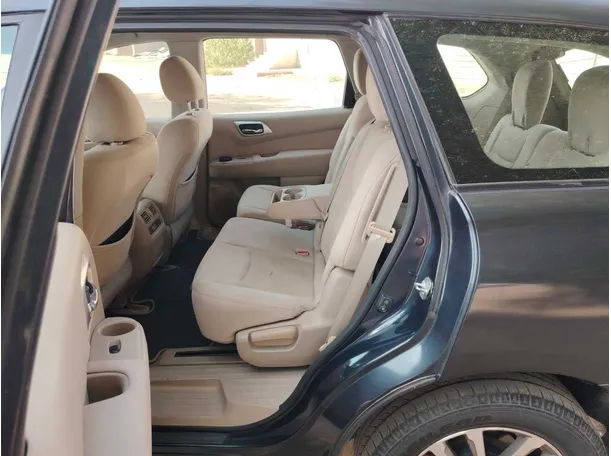 Car image 15