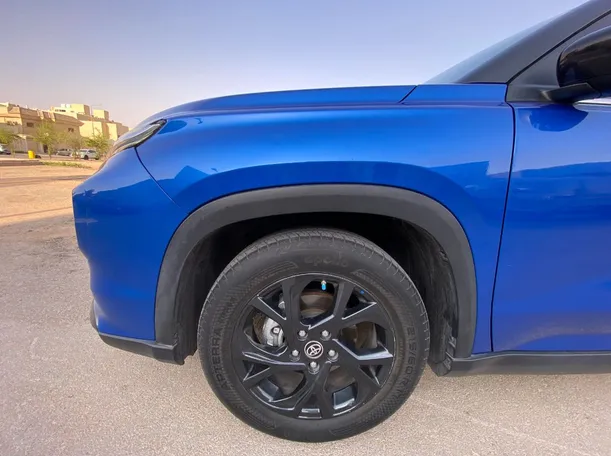 Car image 9