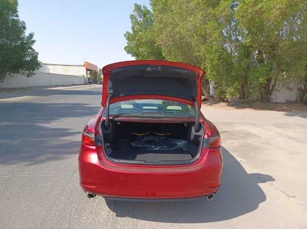 Car image 18
