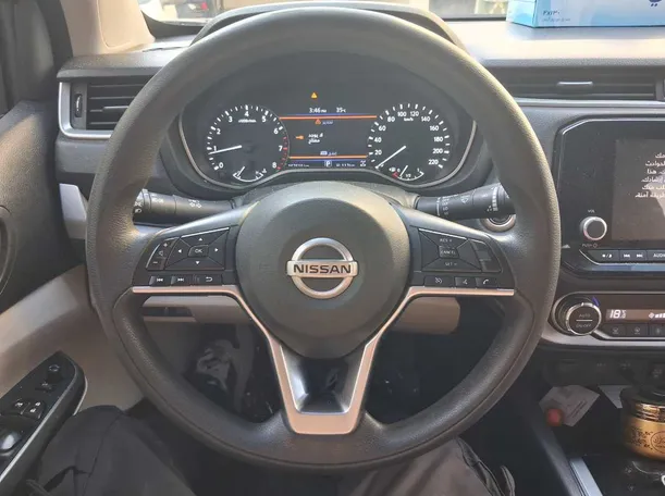 Car image 19