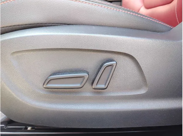 Car image 27