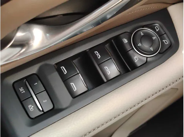 Car image 27