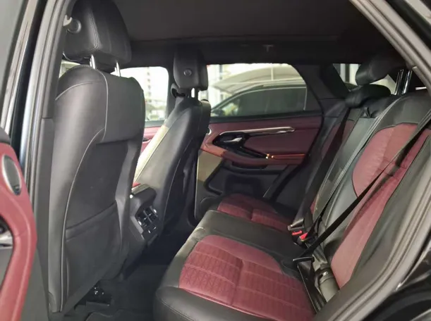 Car image 12