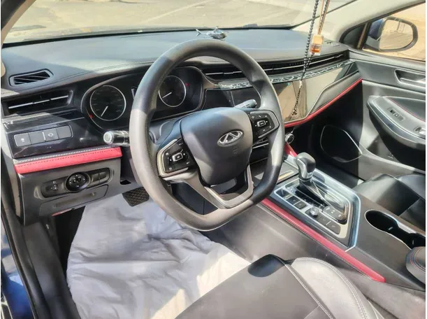 Car image 12