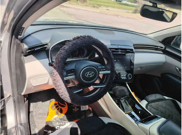 Car image 13