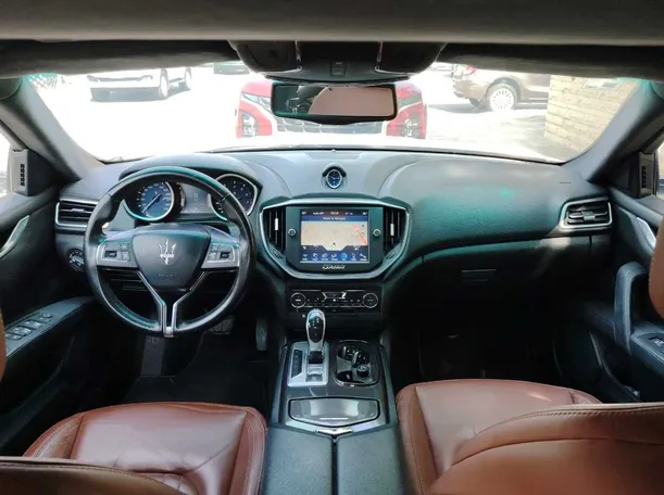 Car image 18