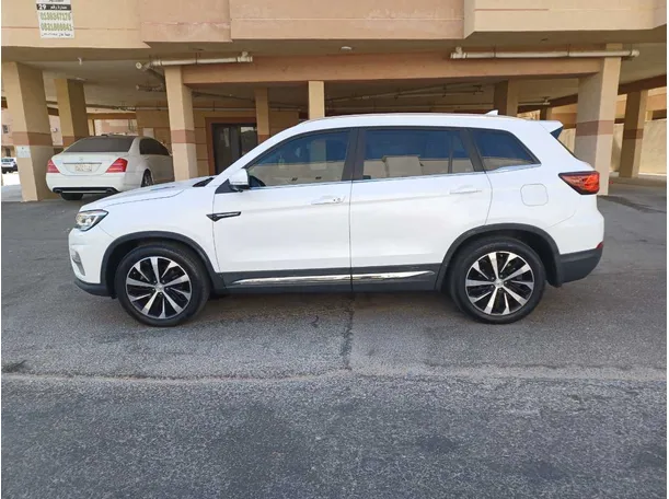 Car image 8