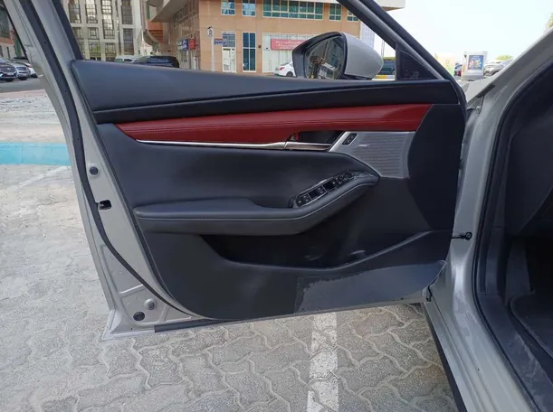Car image 10
