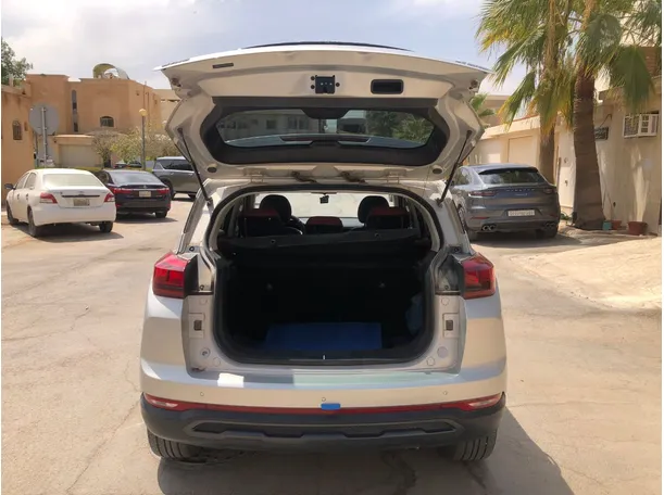 Car image 19
