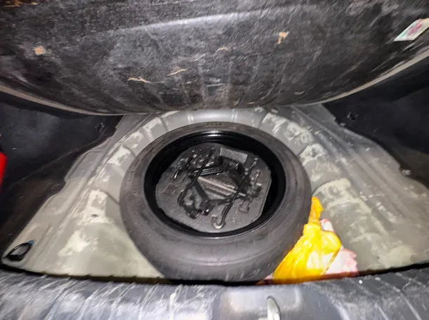 Car image 19