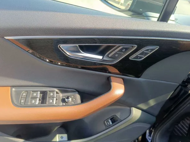 Car image 32