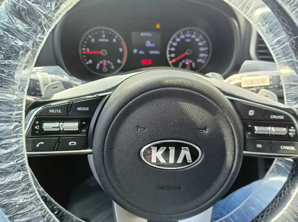 Car image 26