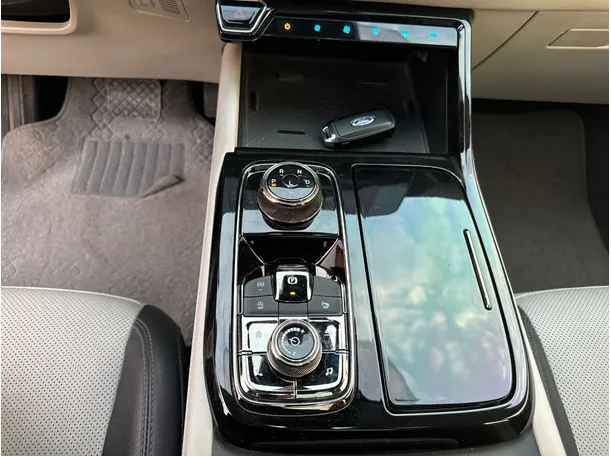 Car image 18