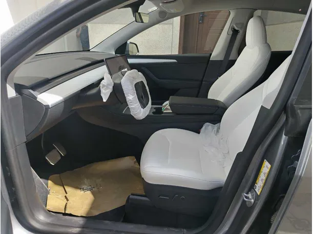 Car image 13