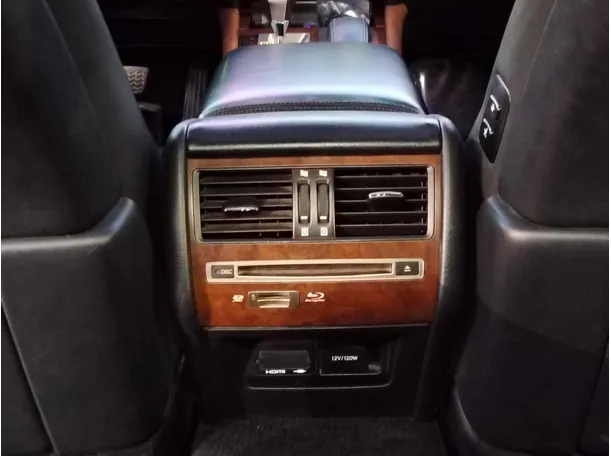 Car image 30
