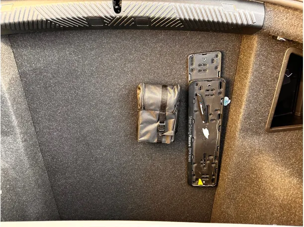 Car image 26