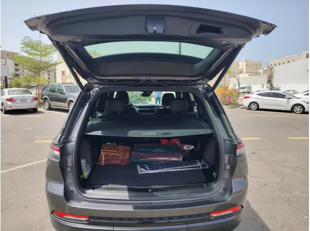 Car image 24