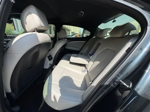 Car image 13