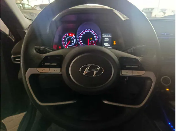 Car image 12