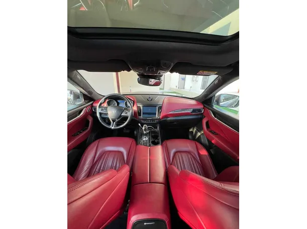Car image 19