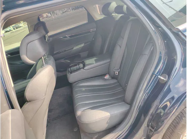Car image 16