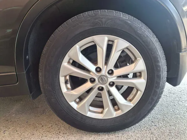 Car image 9