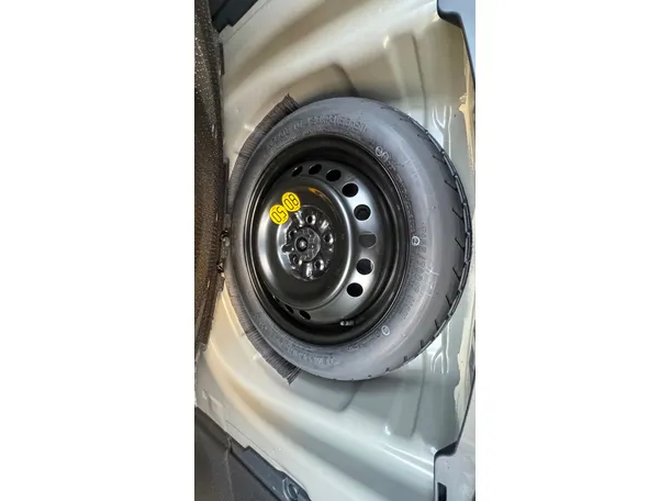 Car image 28