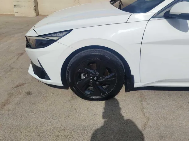 Car image 9