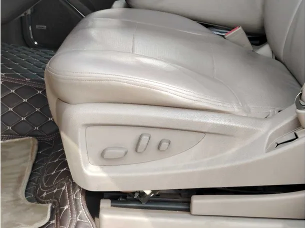 Car image 28