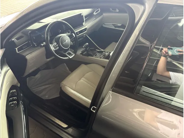 Car image 6