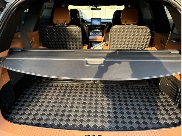 Car image 25