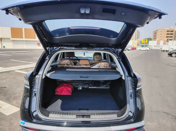 Car image 24