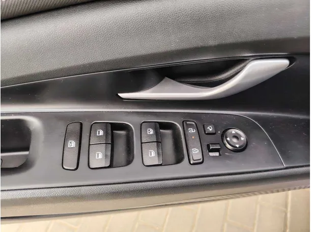 Car image 27